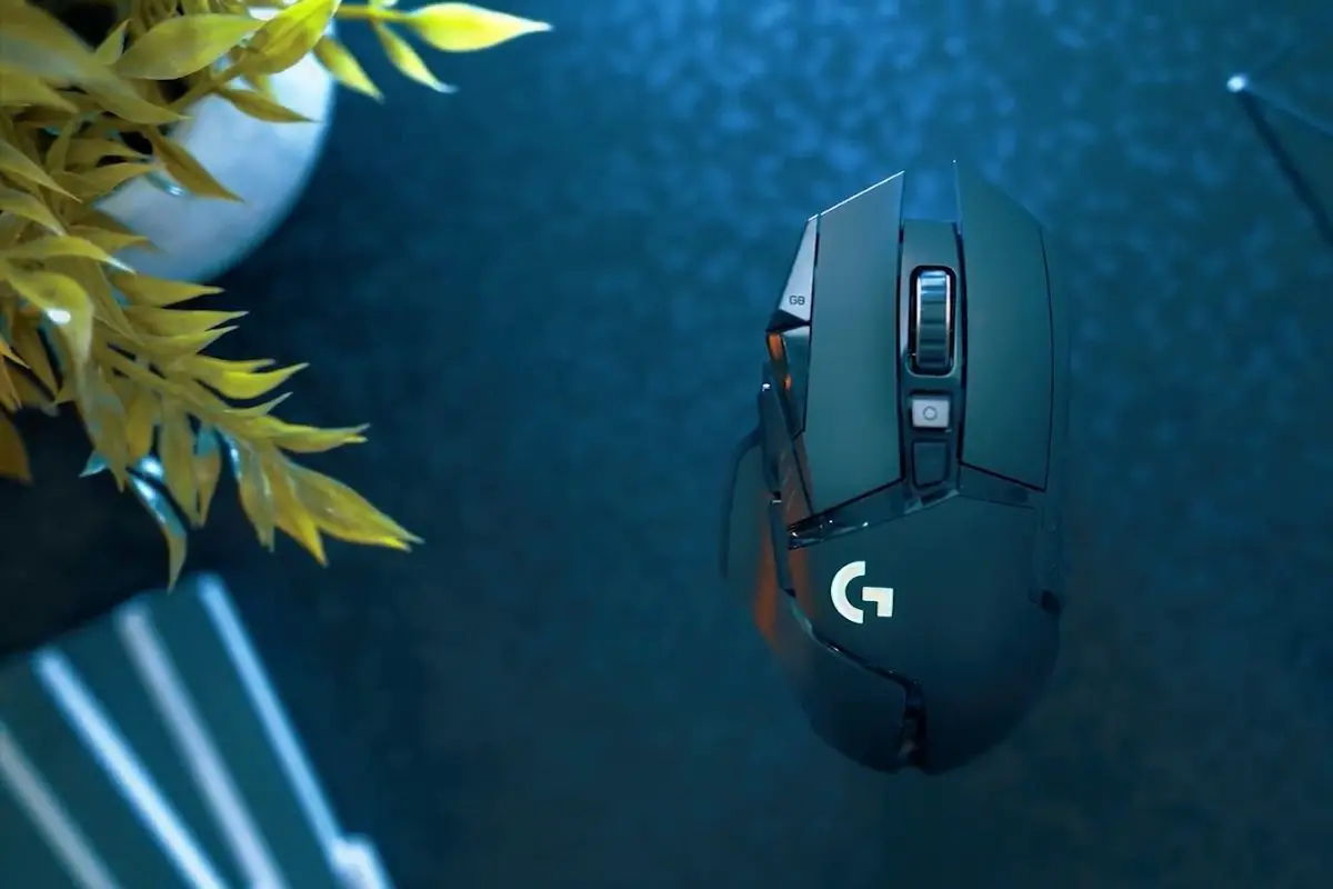 Logitech Mouse with Multiple Buttons for Large Hands.